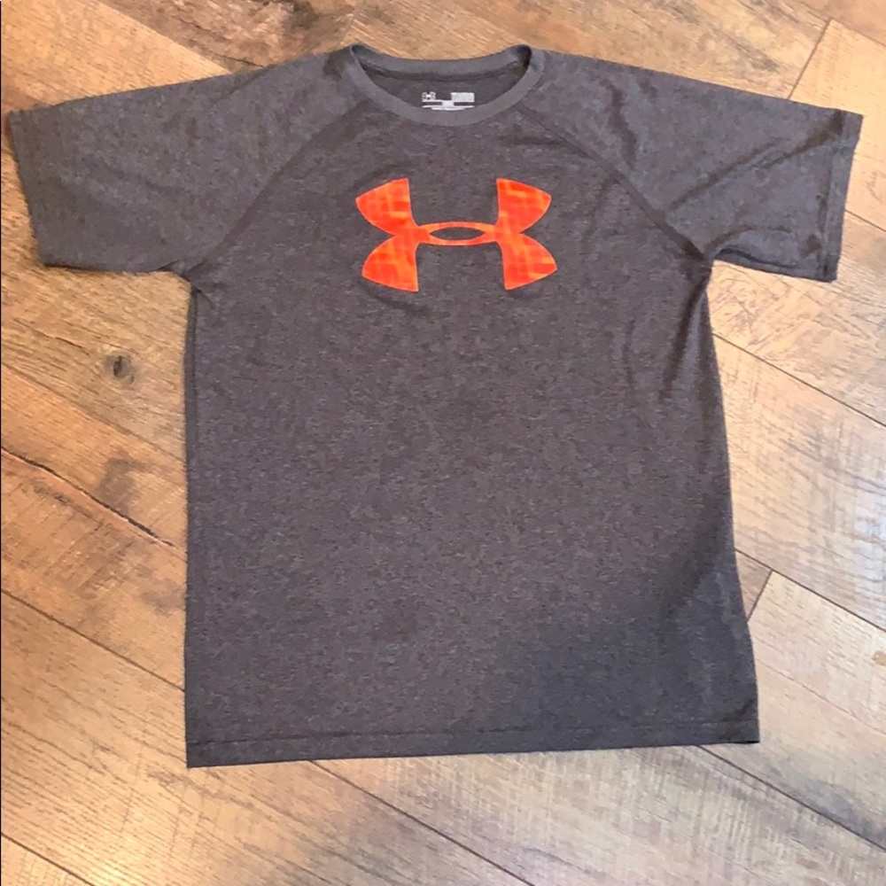 Boys Under Armor T shirt